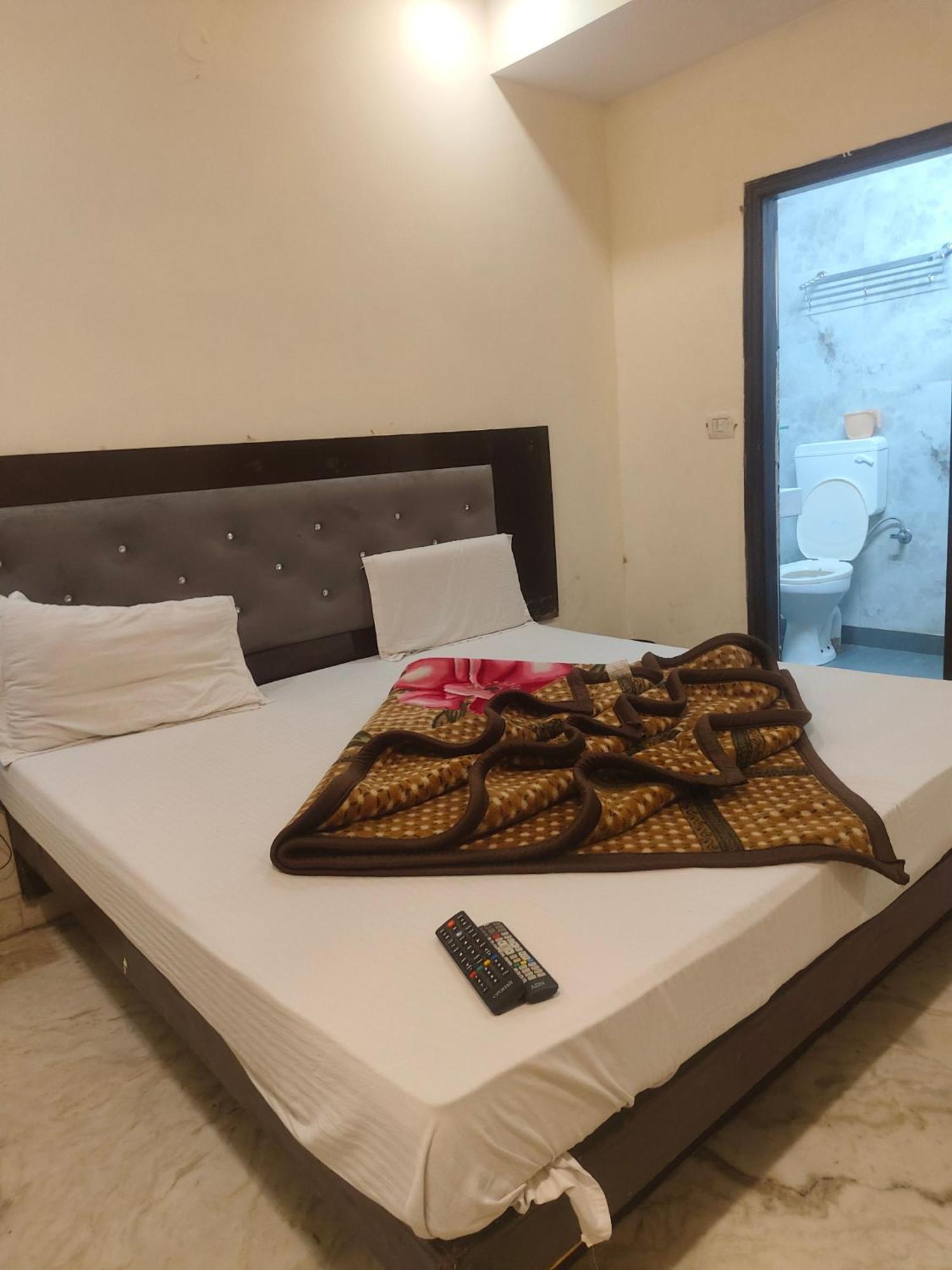 Hotel Perfect Spot- Main Bazar - Walking Metro Station New Delhi Eksteriør bilde
